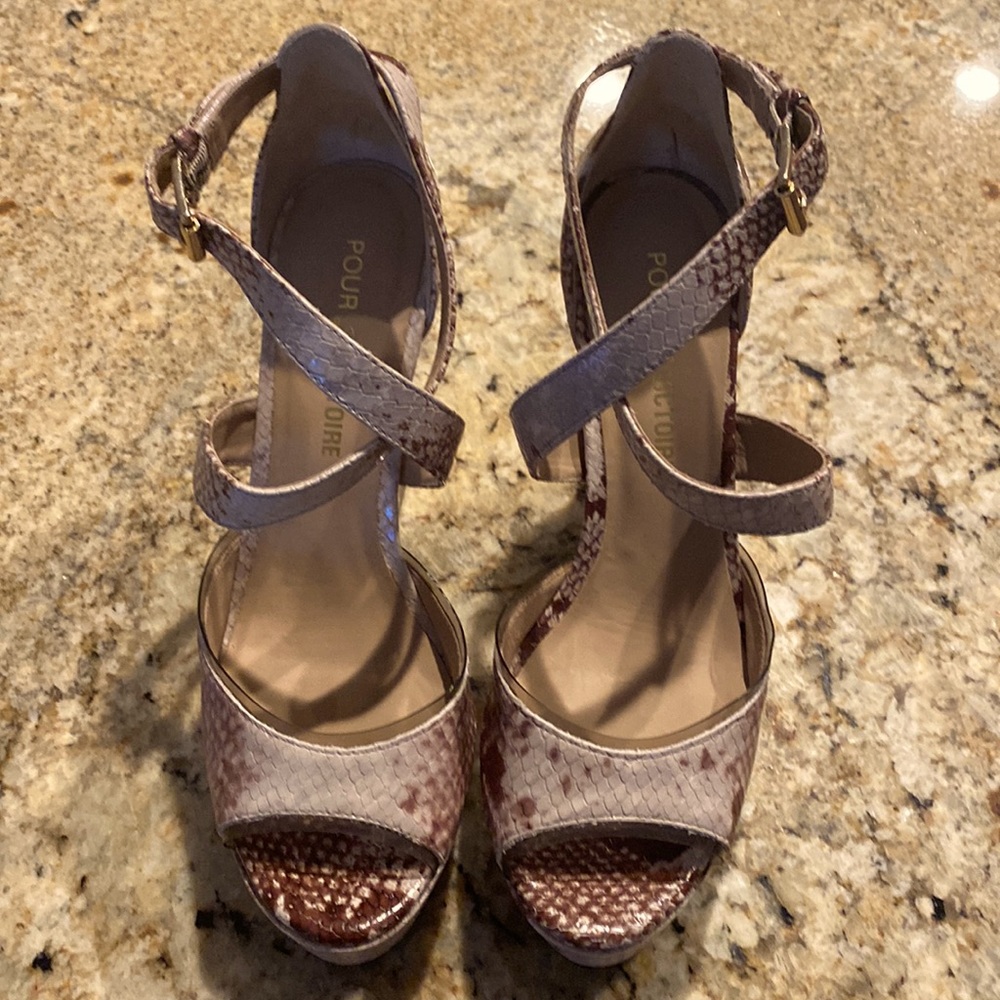 Pour la Victoire wedge high sandals